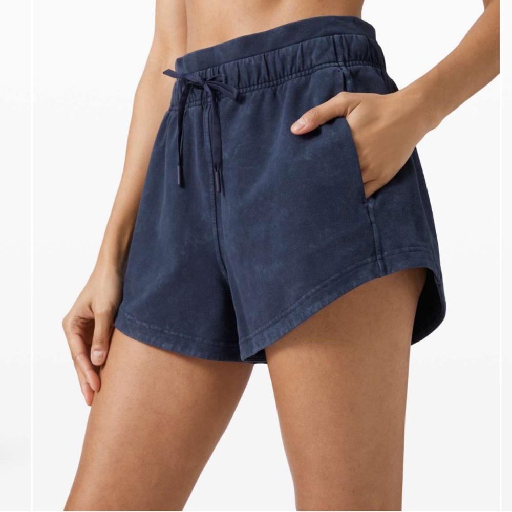 Lululemon Women’s Inner Glow Short 3" Acid Rubber Dye True Navy Size 6
